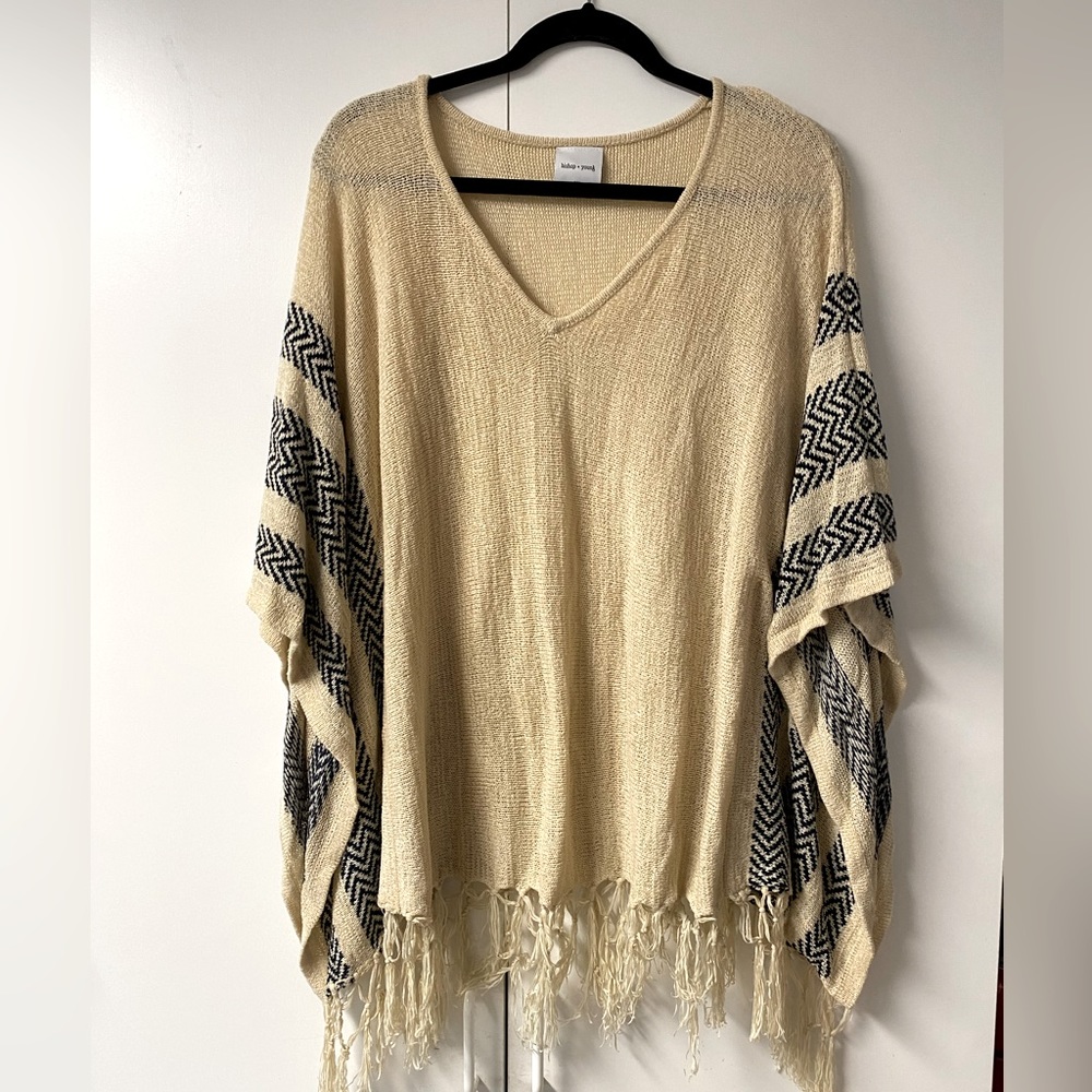 Bishop and Young Poncho Top